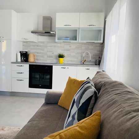 Apartment Erika - For 2 Near The Beach Pula Bagian luar foto