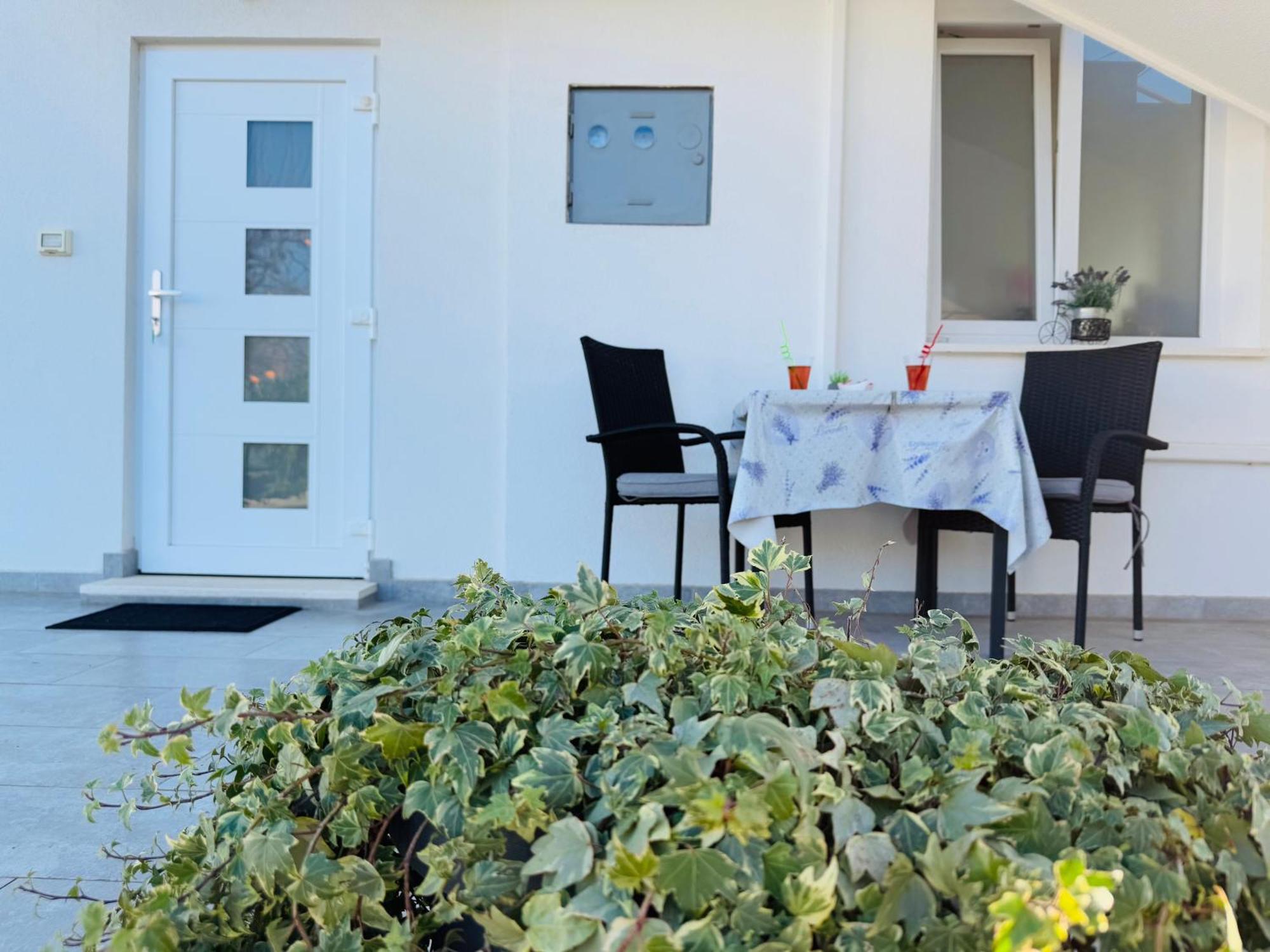 Apartment Erika - For 2 Near The Beach Pula Bagian luar foto